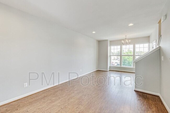 Building Photo - 22502 Tate St
