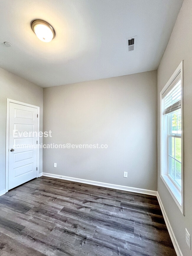 Building Photo - 1409 Pipeline Ave