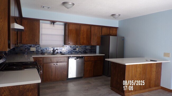 Building Photo - Fantastic Redo located in Terrace Hills.