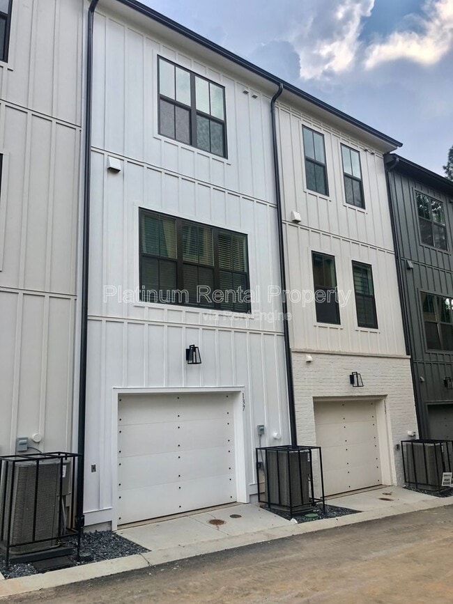 Building Photo - 137 Pacer Pl