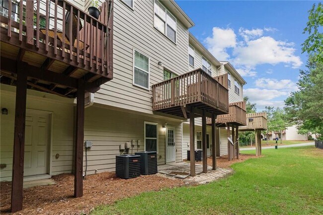 Building Photo - 6720 Stoneleigh Way