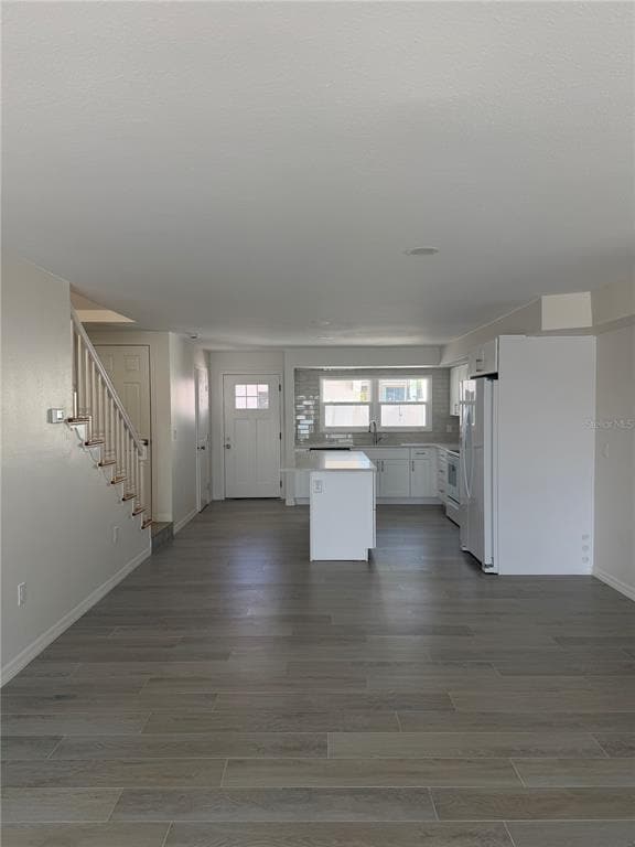 Building Photo - 716 Bayway Blvd