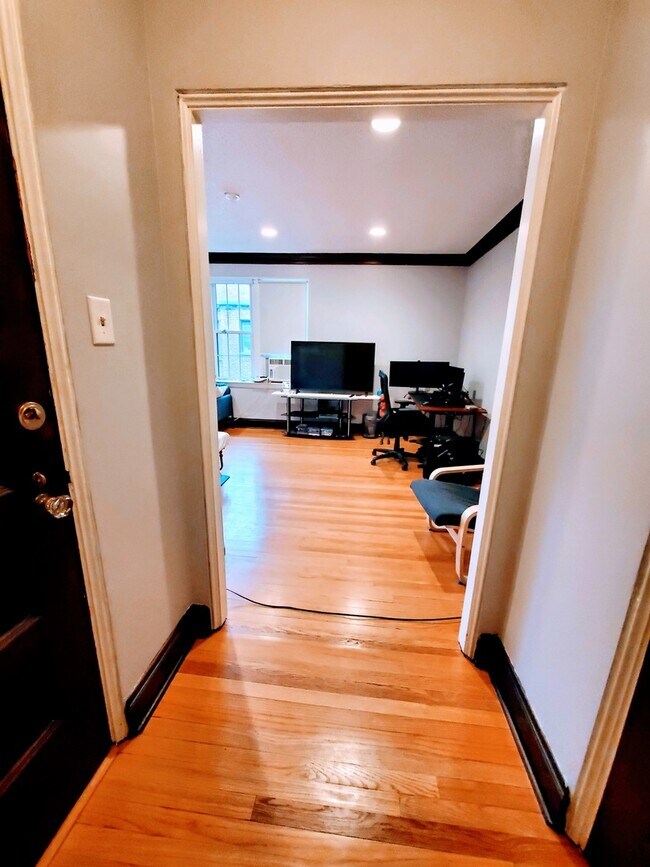 Building Photo - 1111 Holley Ct
