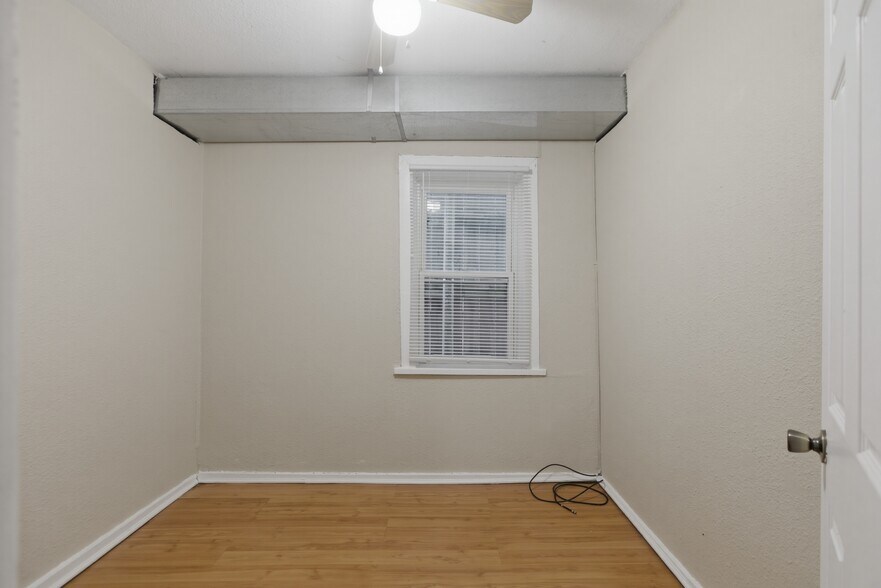 Building Photo - 1752 Drake