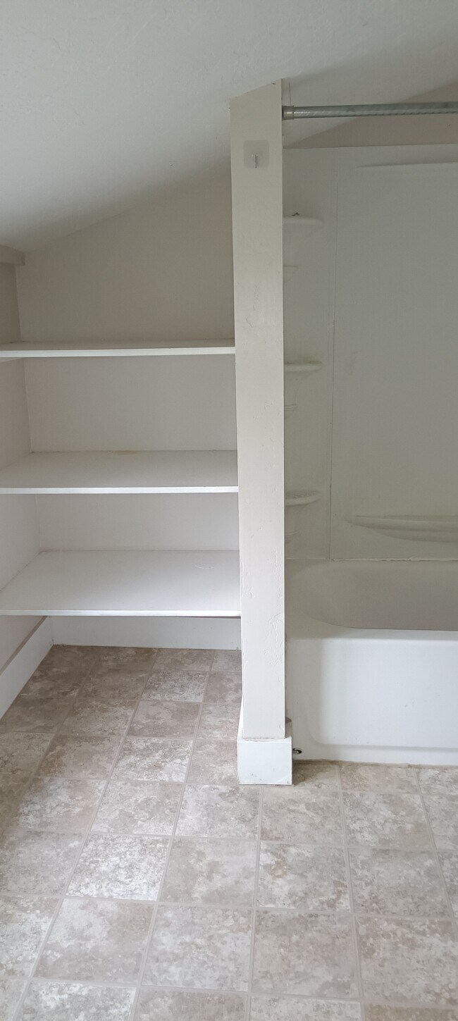 Building Photo - 1695 W Targee St