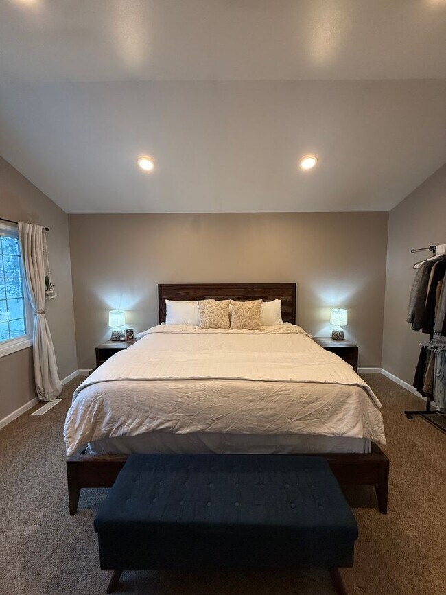 Building Photo - NEW YEAR NEW HOME! 3 bed, 2.5 bath, 2 car garage in South Anchorage