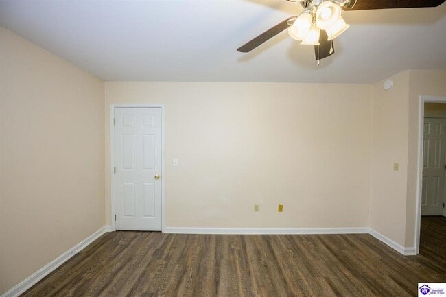 Building Photo - 113 College Street Rd