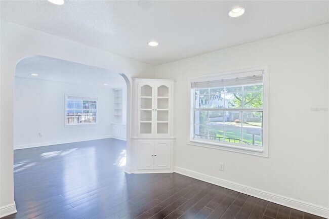 Building Photo - 350 N Phelps Ave