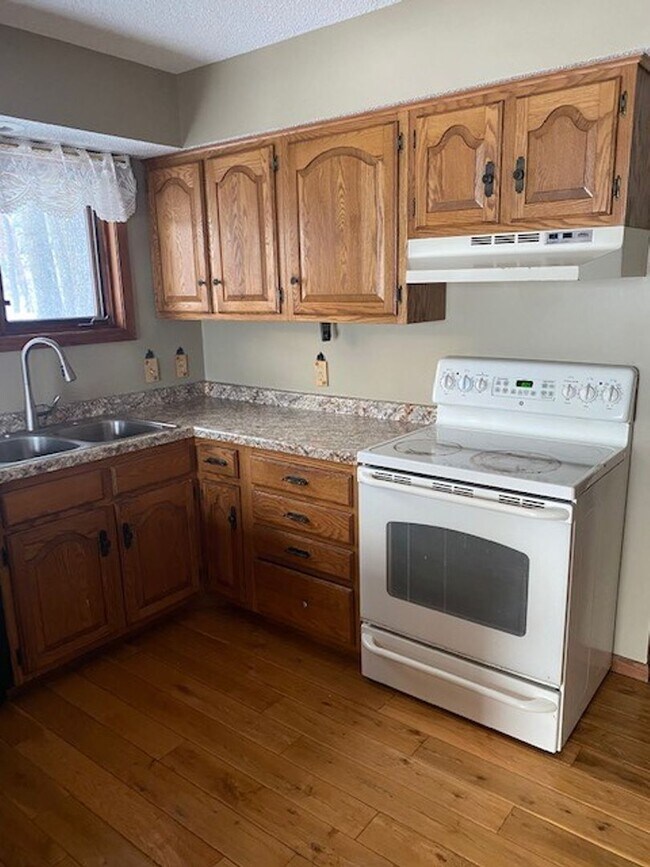 Building Photo - 4 Bedrooms, 2 Bathrooms Single Family Home in Pequot Lakes, MN w/2 car garage on the Whitefish Ch...