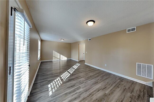 Building Photo - 7000 Greenfield Ln