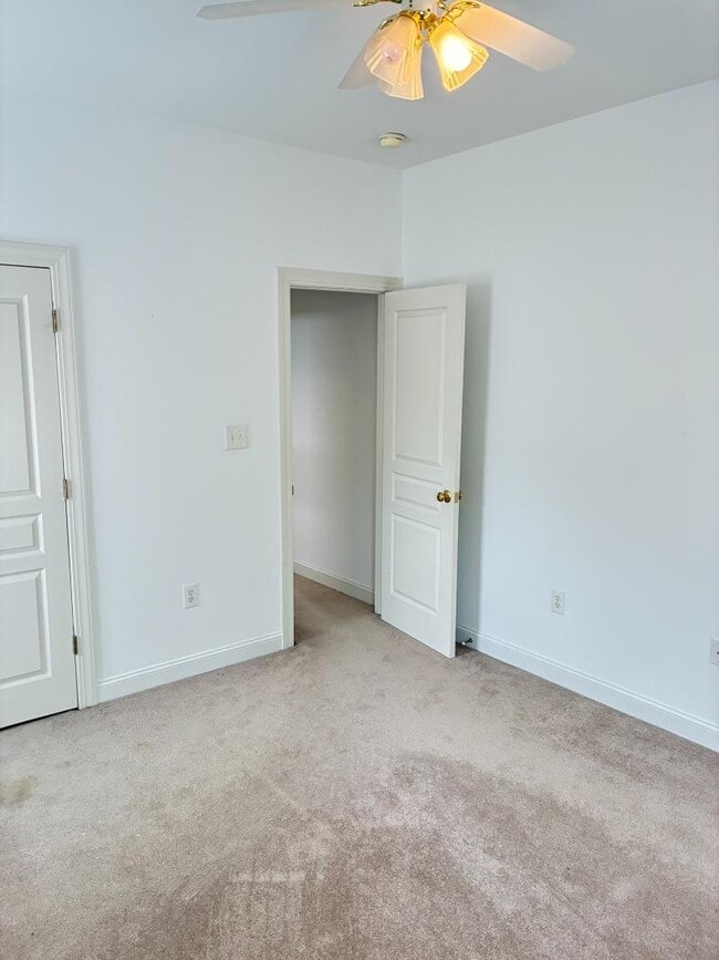 Building Photo - 3704 Shadow Ridge Rd N