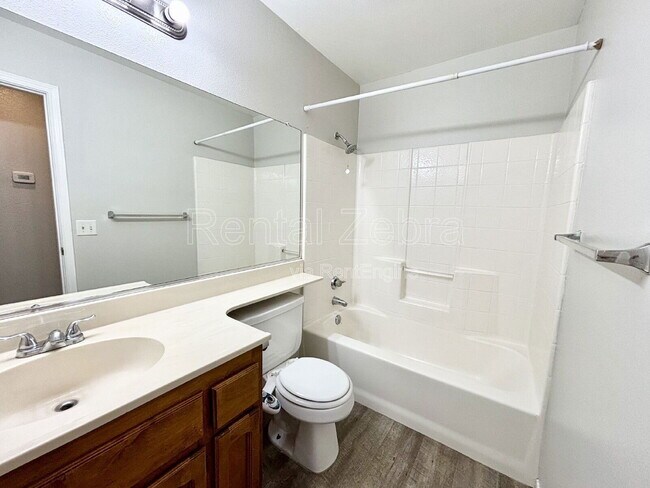 Building Photo - 1861 Creekside Dr