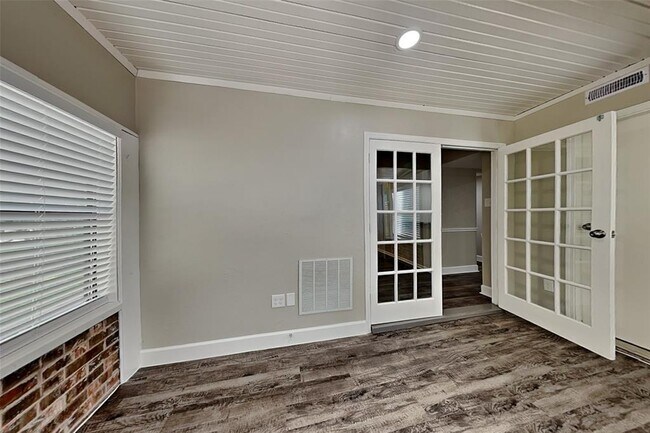 Building Photo - 2818 Silver Falls Dr