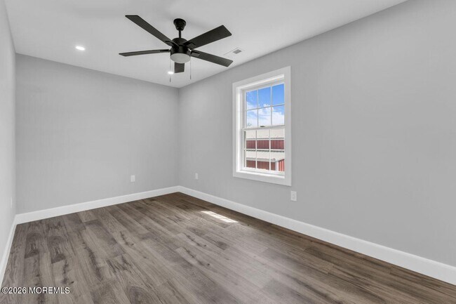 Building Photo - 553 Colts Neck Rd