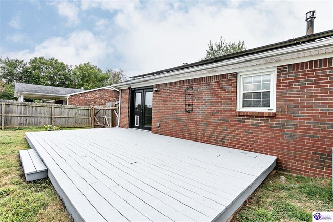 Building Photo - 705 Bon Aire Dr