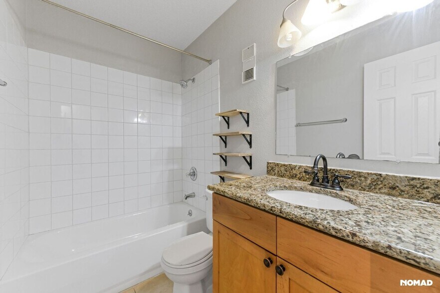 Building Photo - 219 Pompano Dr SE