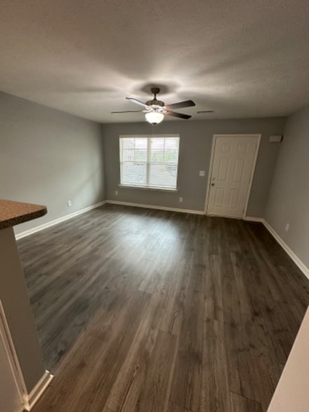 Building Photo - 1156 Tradition Trl