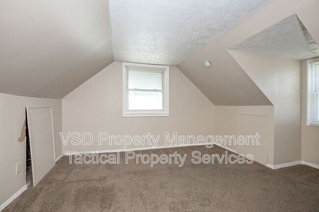 Building Photo - 374 E 232nd St