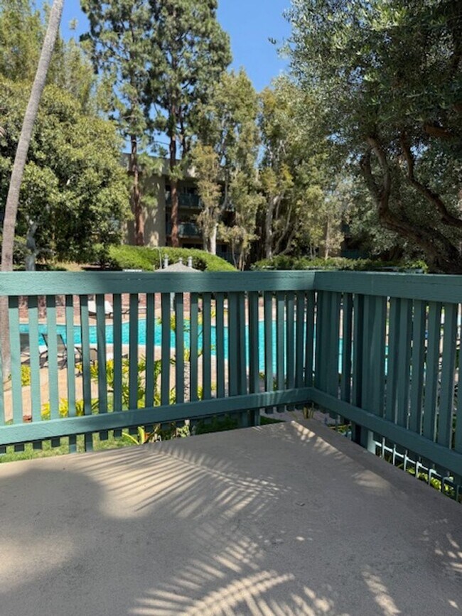 Building Photo - Top floor, 1 Bedroom, 1 Bath Condo in Ston...