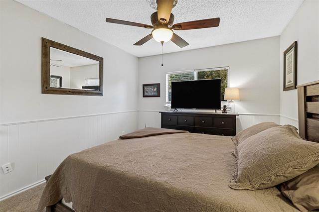 Building Photo - 2202 Barton Springs Dr