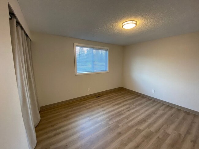 Building Photo - 304 S Forest Dr