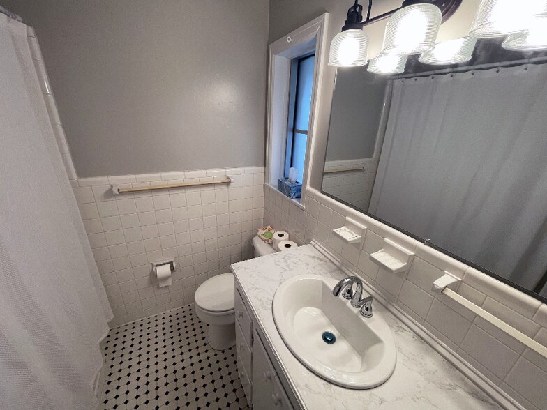 Building Photo - 657 Wildwood Rd