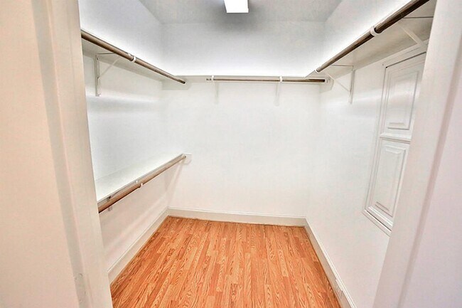 Building Photo - 407 Jackson Hill St