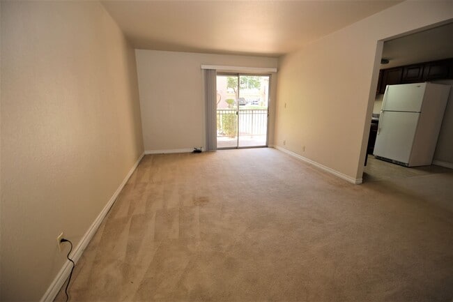 Building Photo - BELLA VITA CONDO - GUARD GATED - LOWER UNIT