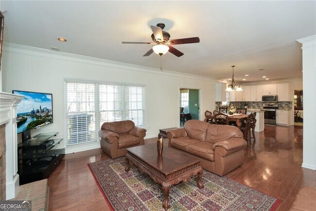 Building Photo - 305 Collegiate Dr