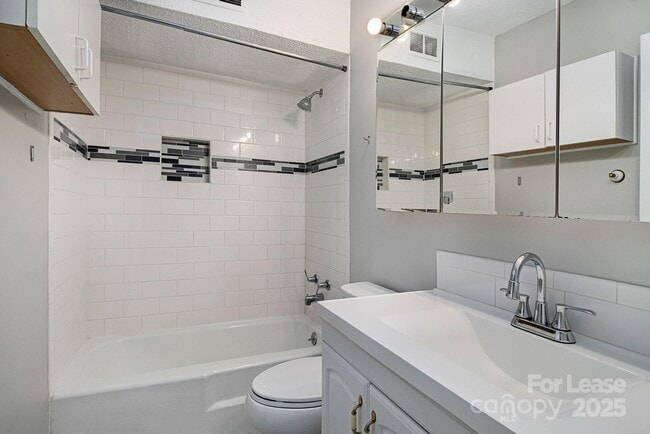 Building Photo - 2624 Park Rd