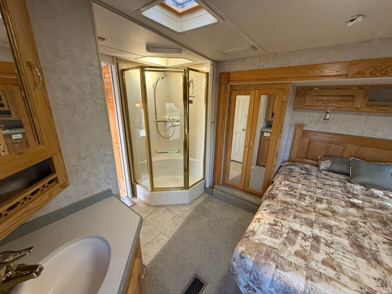 Building Photo - 911-924 24 Rd