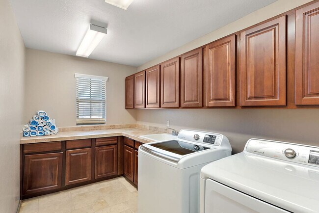 Building Photo - 4123 S Adelle