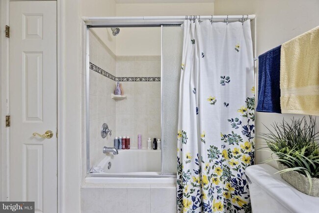 Building Photo - 2602 Clarion Ct