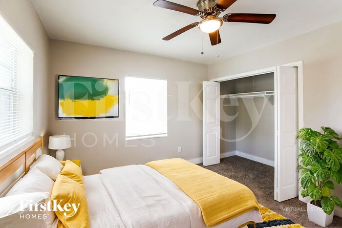 Building Photo - 810 NW 186th Dr