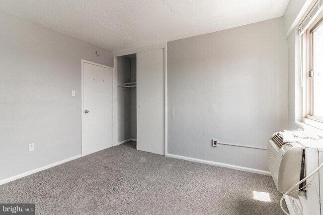 Building Photo - 2101 Chestnut St