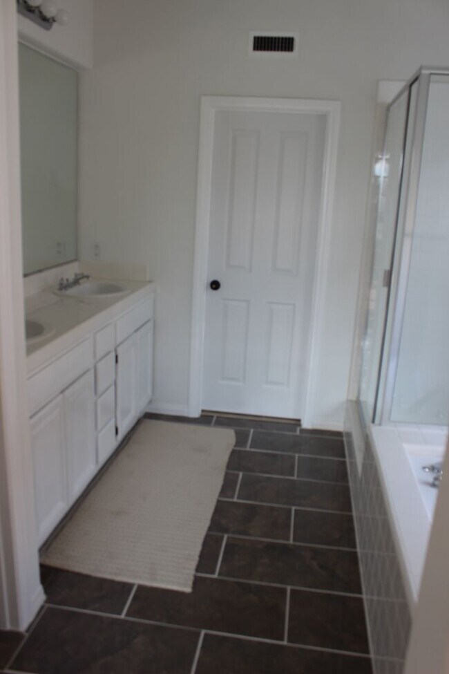 Building Photo - 39 Whispering Pine