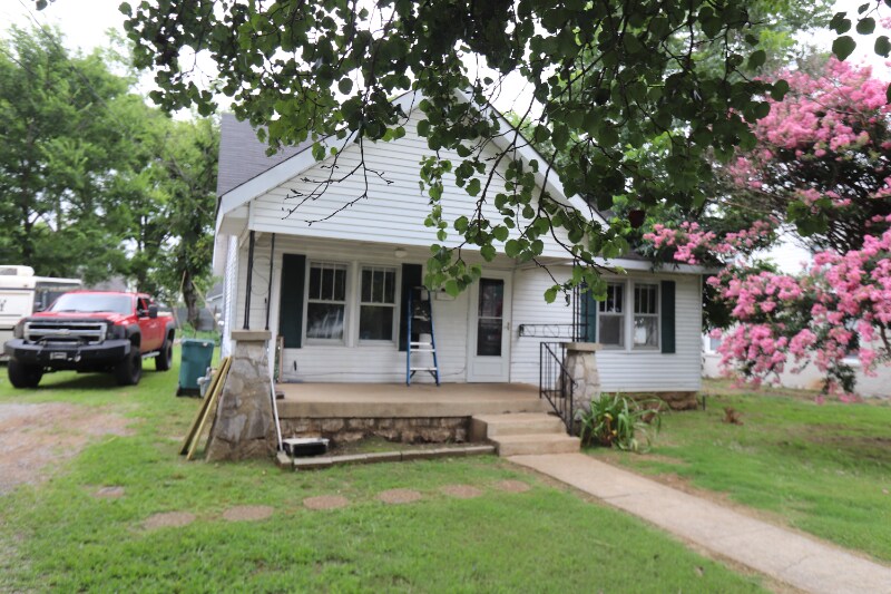 Primary Photo - 413 Fairview Ave