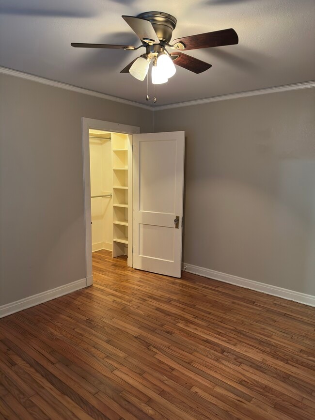 Building Photo - 906 N 6th St