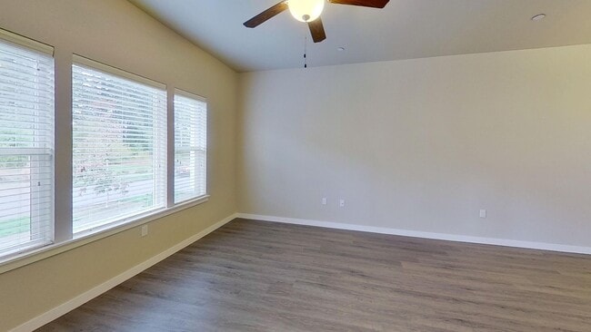 Building Photo - 3 Bedroom 2.5 Bath Duplex with 2 Car Garage. Just Reduced, Apply Today!!