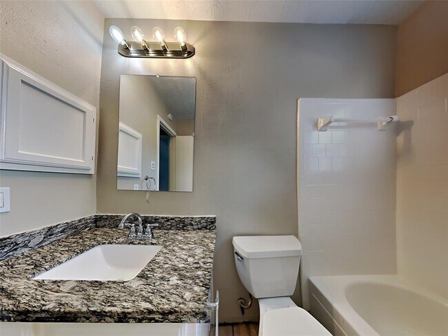 Building Photo - 16130 Canaridge Dr