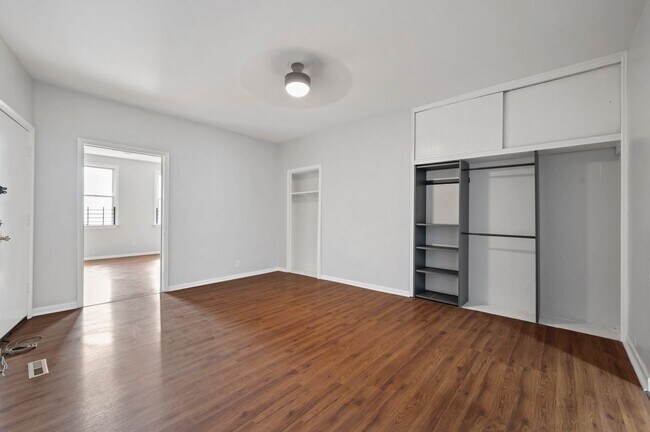 Building Photo - 346 39th St