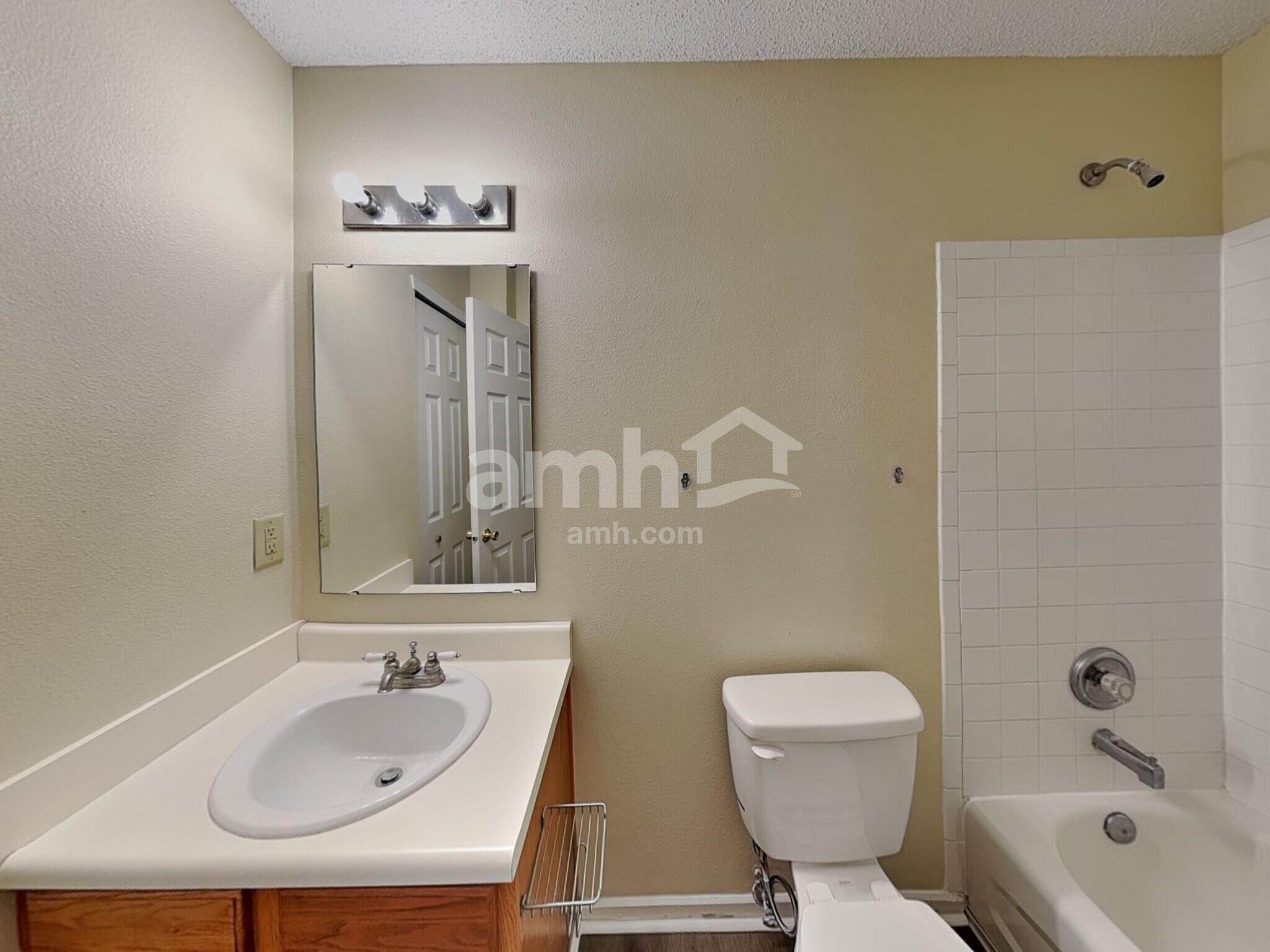 Building Photo - 10398 Mohawk Trail