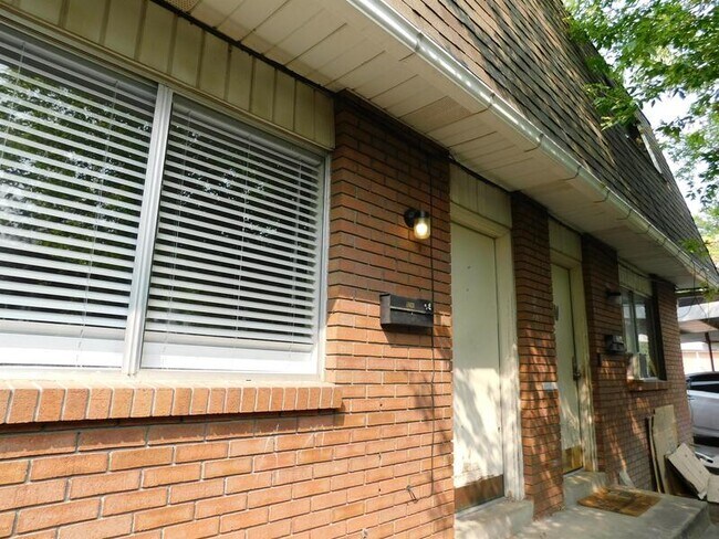 Building Photo - 2289 E Windsor St