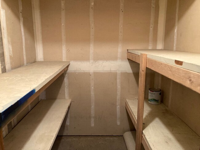 Building Photo - Well Kept 2 Bedroom Foxridge Condo W/Garag...