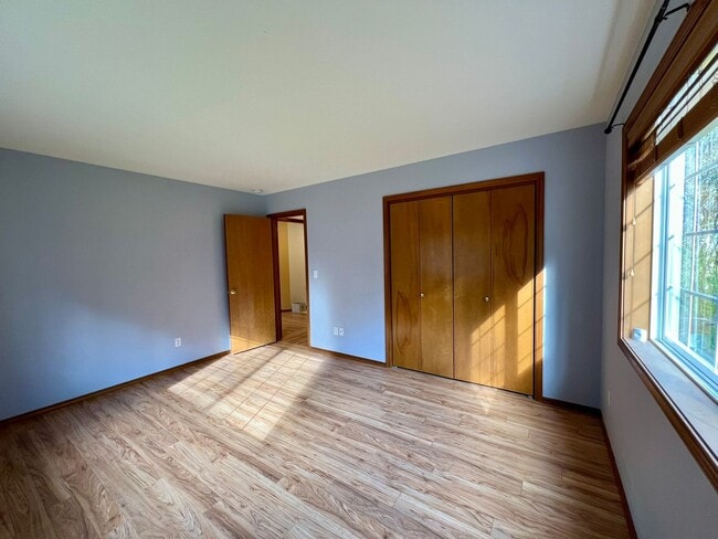 Building Photo - Private 5 Acres