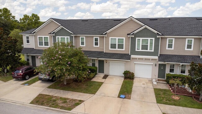 Building Photo - 211 Moultrie Village Ln