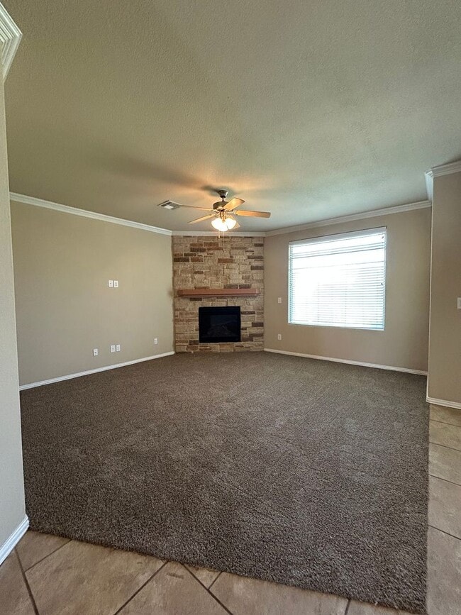 Building Photo - Beautiful 3-Bedroom Home with Den and Fire...