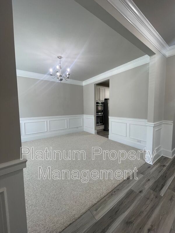 Building Photo - 5180 Mirror Lake Dr