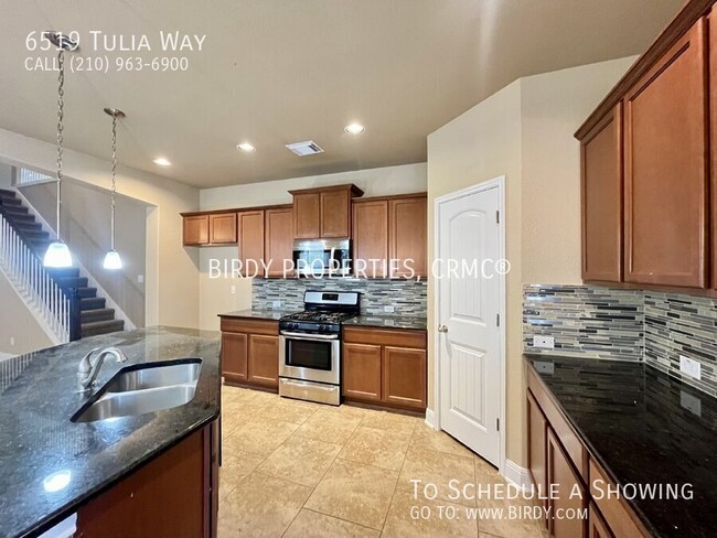 Building Photo - "Spacious 4-Bedroom Oasis with 3.5 Baths o...