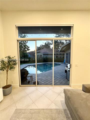 Building Photo - 3806 Oak Ridge Cir